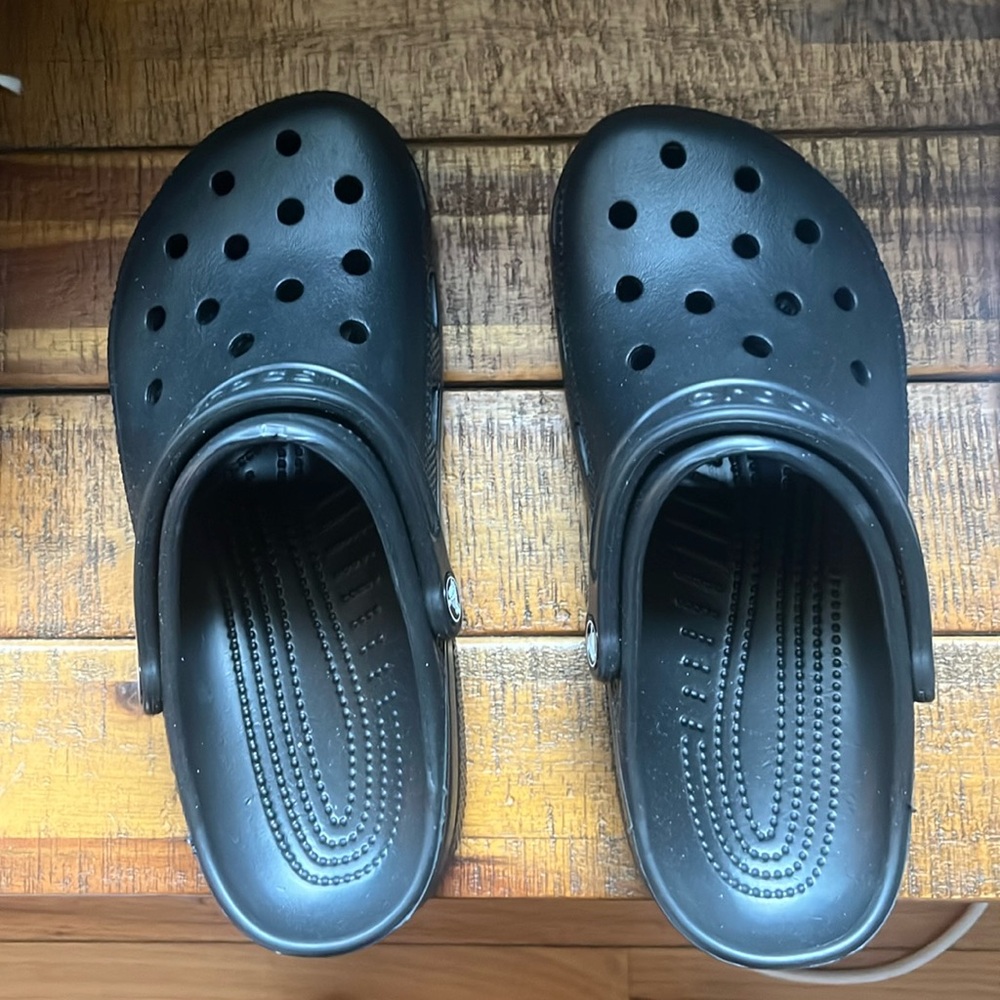 Black crocs